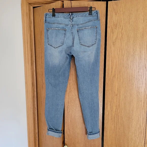 Women's Rolled Cuff Jeans - Picture 2 of 3